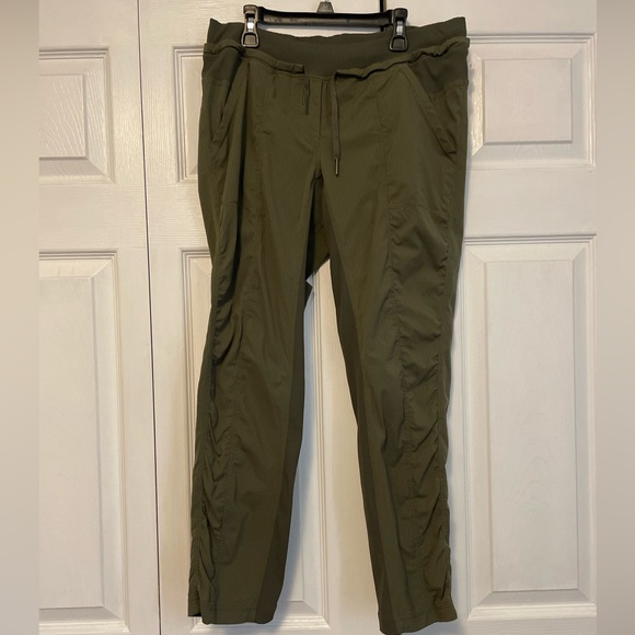 lululemon athletica Pants - Lululemon Street To Studio Pant Unlined Fatique Green Swift Stretch Womens 8